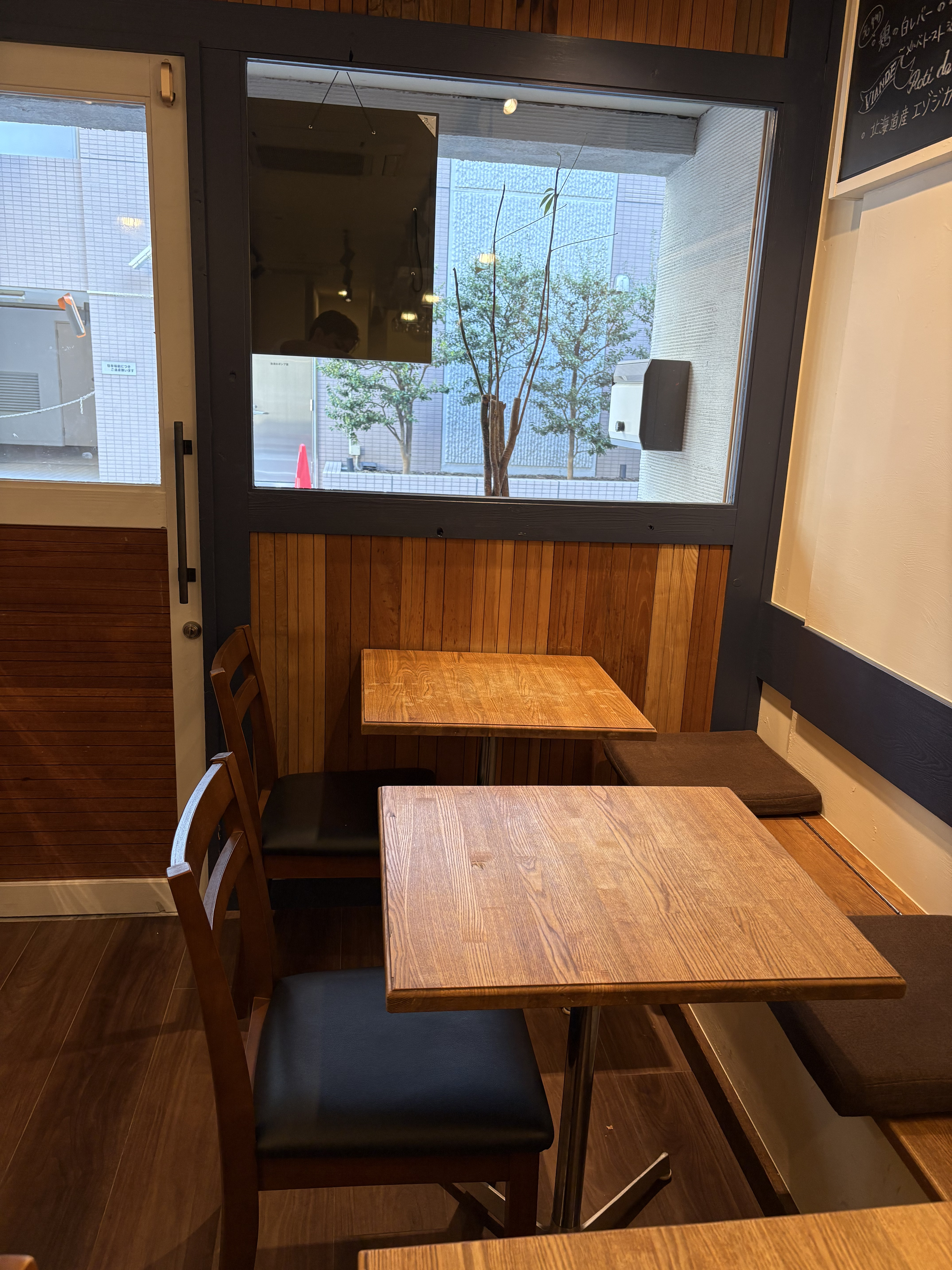 BISTRO LUPINの店内